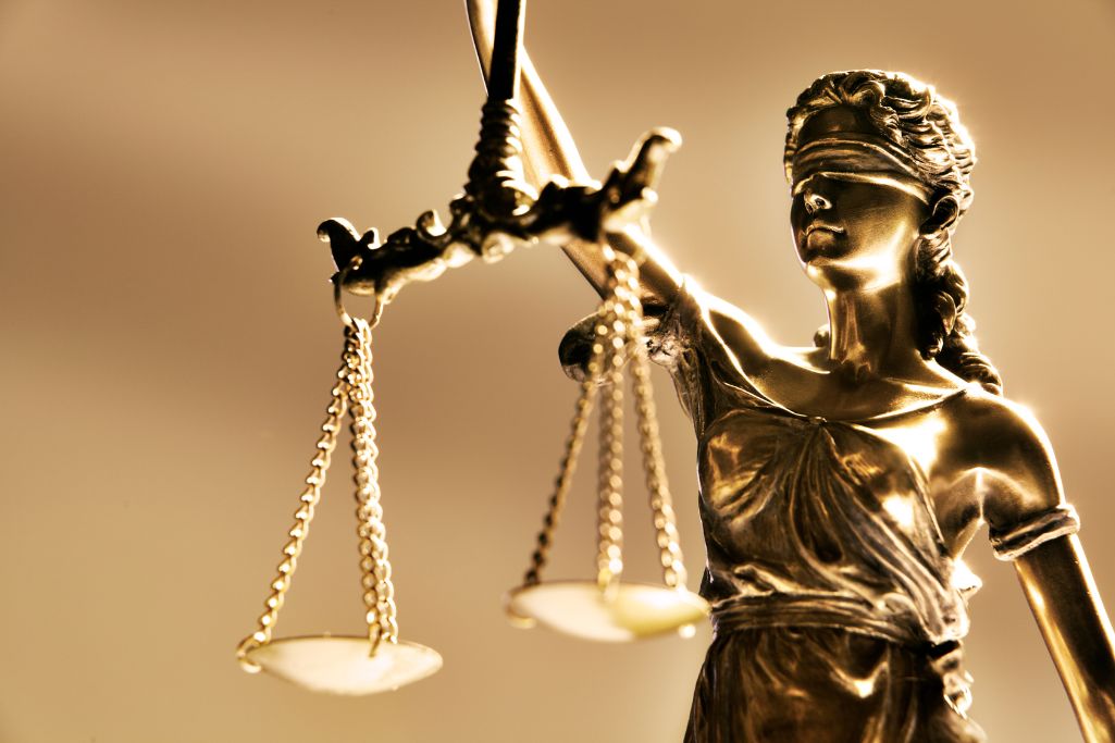 Tribunais